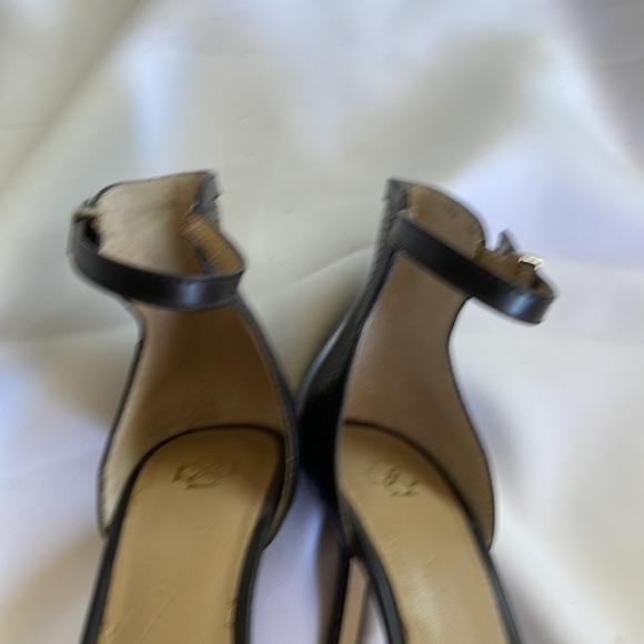 Ann Taylor Dark brown size 9 heels. In great pre owned condition. - Picture 11 of 15